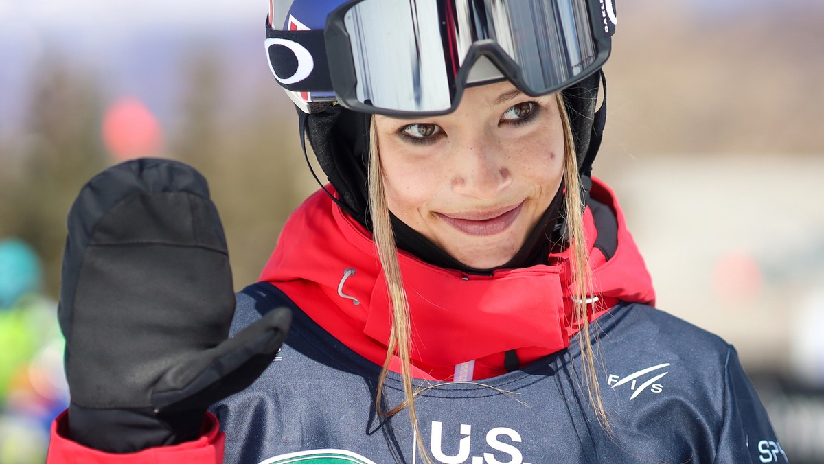 PREMIUM SKI FREESTYLE EILEEN GU - China's Eileen Gu waves to the camera after competing in the women's halfpipe skiing qualifiers of the U.S. Grand Prix and World Cup on Friday, March 19, 20 ...