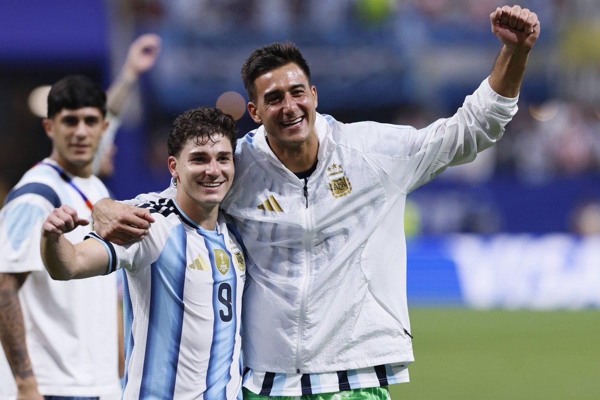 Argentina v Egypt: Round of 16 - FIFA World Cup, WM, Weltmeisterschaft, Fussball 2026 Julian Alvarez of Argentina and Juan Musso, goalkeeper of Argentina celebrate after winning the FIFA World Cup 202 ...