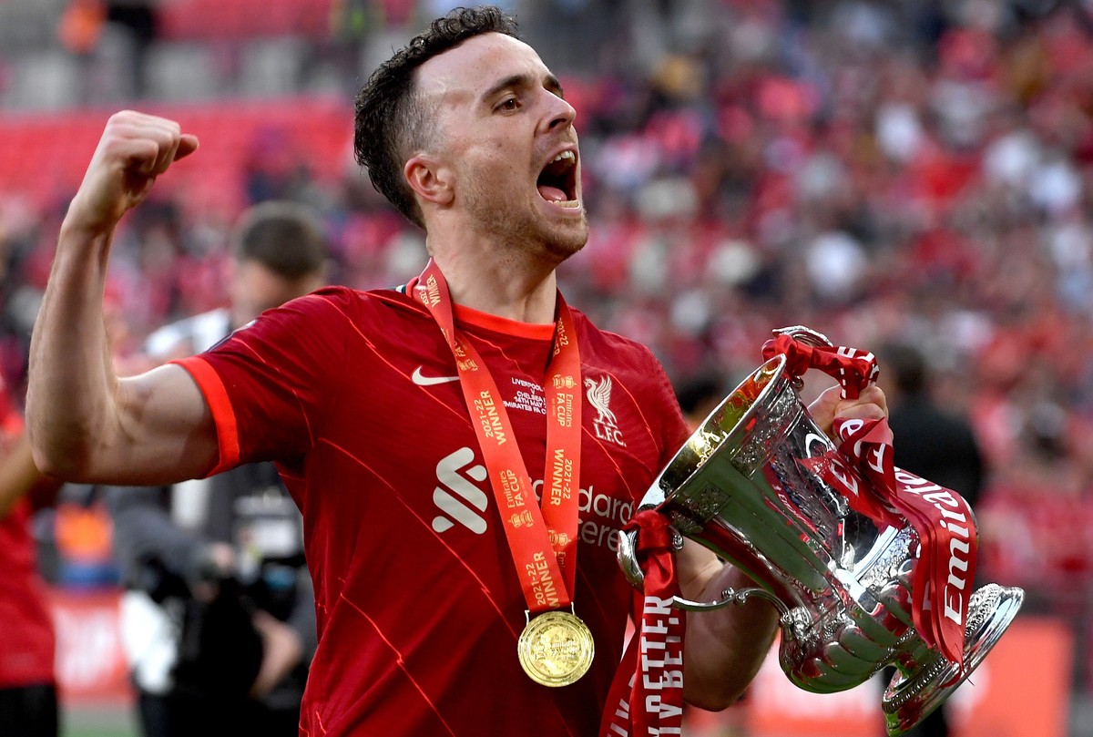 epa12212003 (FILE) - Diogo Jota of Liverpool celebrates with the trophy after the team won the English FA Cup final between Chelsea FC and Liverpool FC at Wembley in London, Britain, 14 May 2022 (re-i ...