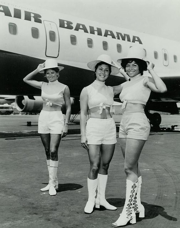 stewardess flight attendant flugbegleiterin vintage retro https://www.pinterest.com/maryhopcom/vintage-flight-attendants-uniforms/