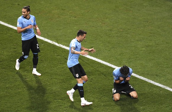 Uruguay&#039;s Edinson Cavani, right, is congratulated by his teammates after scoring the opening goal during the round of 16 match between Uruguay and Portugal at the 2018 soccer World Cup at the Fis ...