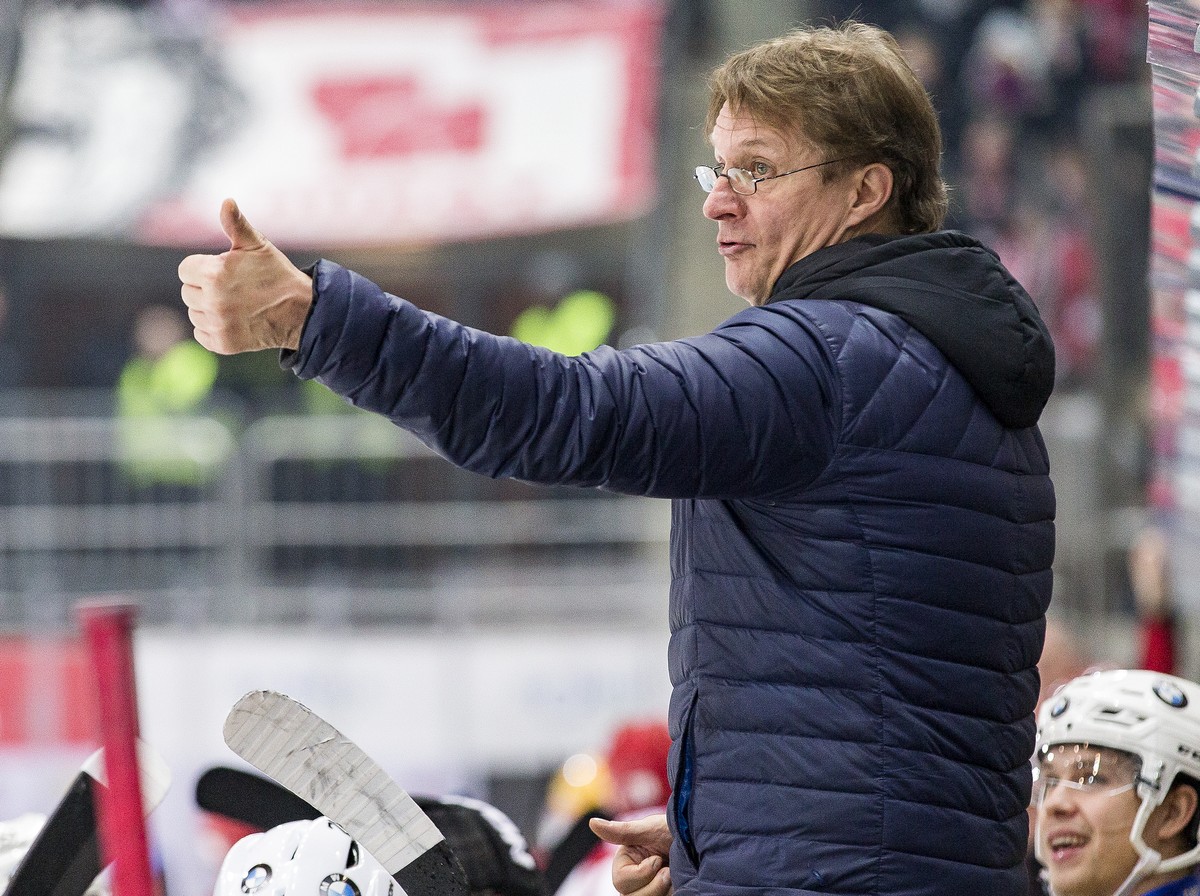 L'entraineur grisons Arno Del Curto lors du match du championnat suisse de hockey sur glace de National League A, entre le Lausanne HC, LHC, et le HC Davos, HCD, ce vendredi 22 janvier 2016 a la  ...