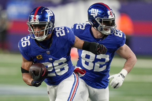 New York Giants running back Saquon Barkley (26) carries the ball against the Philadelphia Eagles during the first quarter of an NFL football game, Sunday, Jan. 7, 2024, in East Rutherford, N.J. (AP P ...
