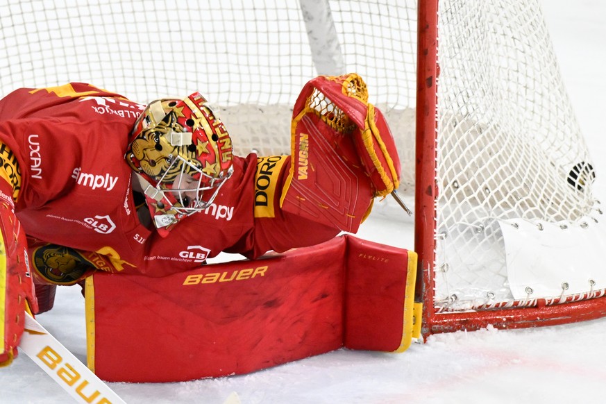 Tigers Goalie Robin Meyer, geschlagen beim 3:4 beim Eishockey-Qualifikationsspiel der National League, zwischen den SCL Tigers und den SC Rapperswil - Jona Lakers, am Samstag, 28. Februar 2026, in der ...