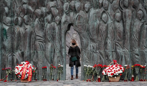 Die 2017 von Wladimir Putin eingeweihte «Mauer der Trauer» in Moskau erinnert an die Opfer des Stalinismus.