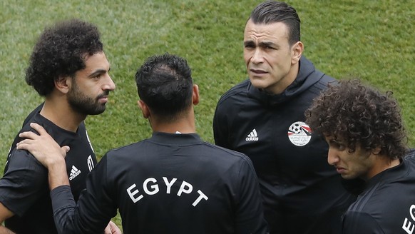 epa06835964 Egypt players Mohamed Salah (L), Essam El Hadary (2nd-R) and Warda (R) attend the Egypt training session at the Volgograd Arena in Volgograd, Russia, 24 June 2018. Egypt will face Saudi Ar ...