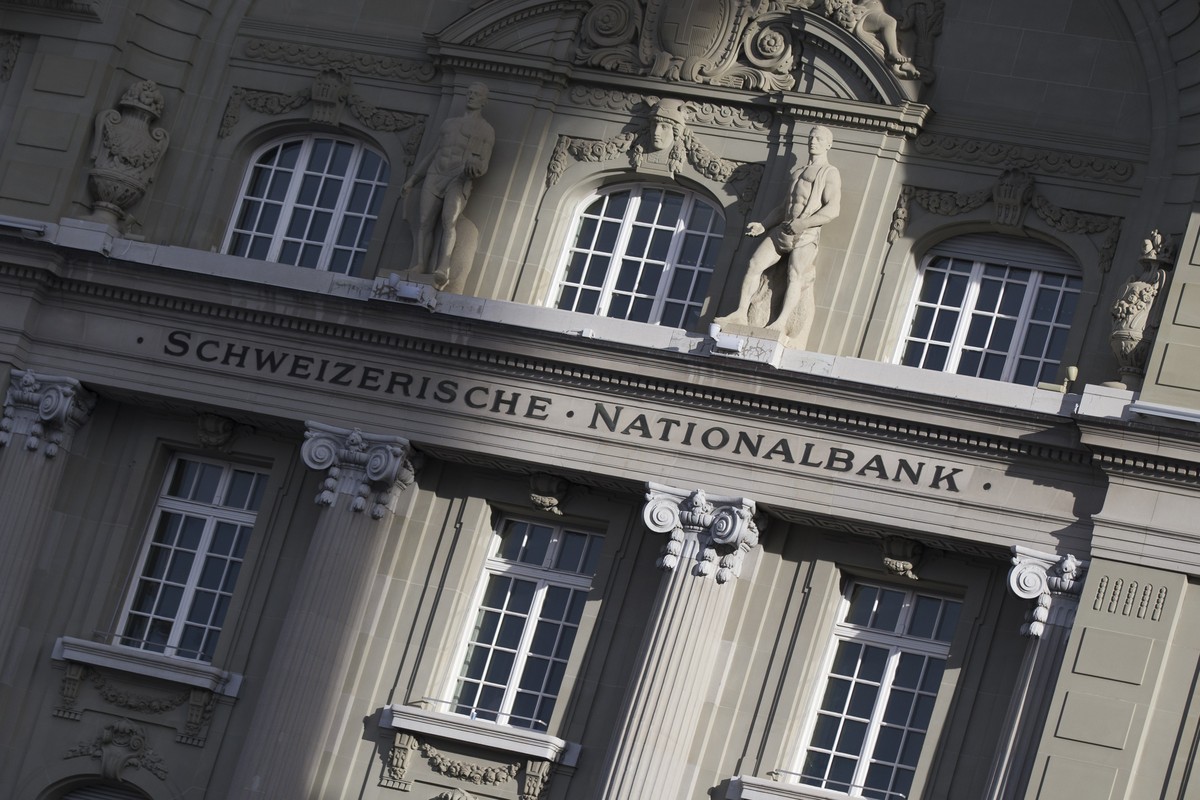 ARCHIV --- ZU DEN HALBJAHRESZAHLEN DER SNB STELLEN WIR IHNEN AM FREITAG, 31. JULI 2015, FOLGENDES BILD ZUR VERFUEGUNG --- The Swiss National Bank, SNB, photographed Thursday, 15 January 2015, in Bern, ...