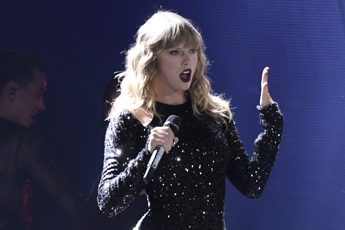 FILE - Taylor Swift performs during her "Reputation Stadium Tour" at MetLife Stadium, July 20, 2018, in East Rutherford, N.J. New Jersey Gov. Phil Murphy spent nearly $1,000 on concessions a ...