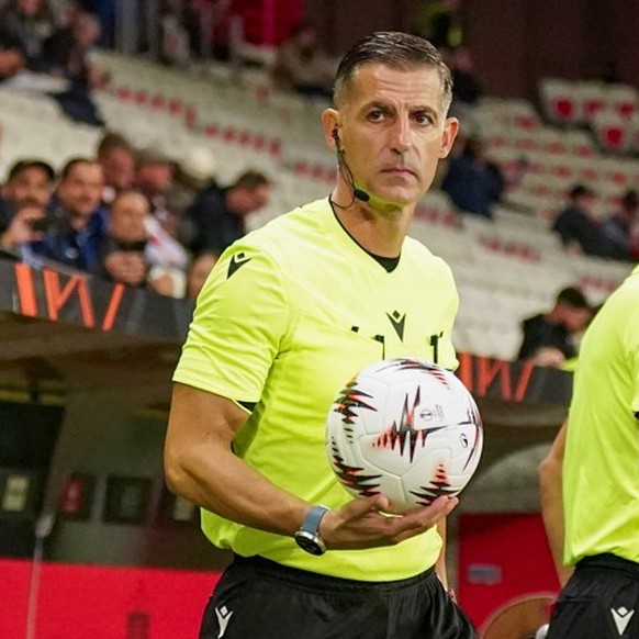 Fussball, UEFA Europa League 2025/26, 4. Spieltag - OGC Nizza vs SC Freiburg - Allianz Riviera Nizza, Frankreich: Schiedsrichter Anastasios Sidiropoulos Griechenland *** Football, UEFA Europa League 2 ...