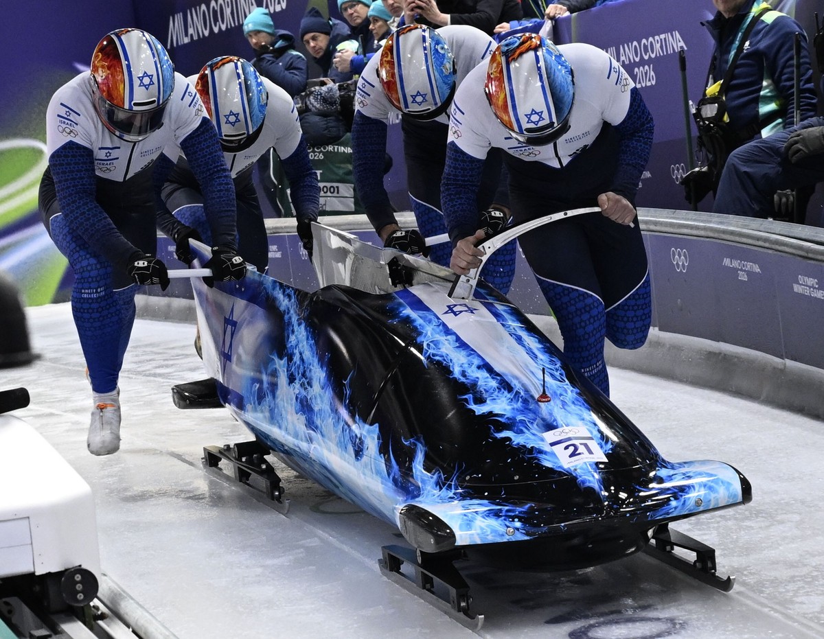 epa12764472 Adam Edelman, Menachem Chen, Uri Zisman, and Omer Katz of Israel in action during the 4-Man of the Bobsleigh competitions at the Milano Cortina 2026 Winter Olympic Games, in Cortina d' ...
