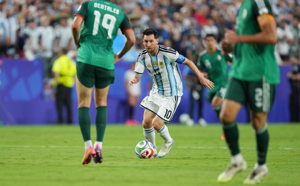 Lionel Andres Messi Argentina controls the ball during Argentina and Algeria, Group J FIFA World Cup, WM, Weltmeisterschaft, Fussball 2026, Kansas Stadium, Kansas, United States on June 16, 2026. Thor ...