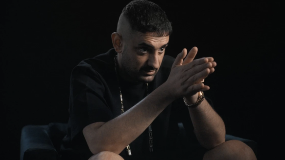 So sieht Haftbefehl noch zu Beginn der Doku aus.