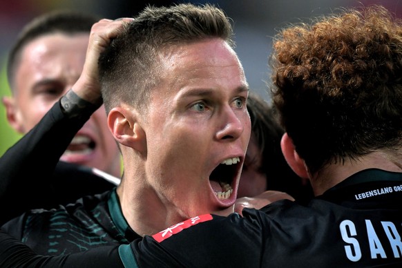 epa08138683 Bremen?s Niklas Moisander celebrates after scoring the 1-0 lead during the German Bundesliga soccer match between Fortuna Duesseldorf and SV Werder Bremen in Duesseldorf, Germany, 18 Janua ...