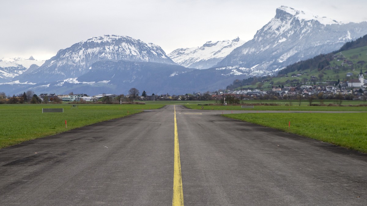 Der Flugplatz Buochs, fotografiert am Montag, 20. November 2017. Die Nidwaldner Stimmberechtigten stimmen am 26. November ueber die Beteiligung des Kantons von 10 Millionen Franken an den Kosten fuer  ...