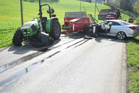 Unfall Traktor Auto Mogelsberg SG 19.4.26