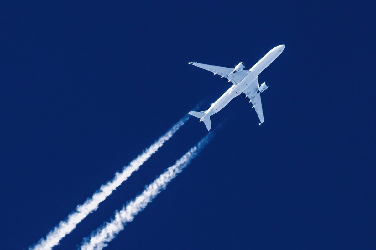 Les traînées de condensation des avions contribuent à l'effet de serre