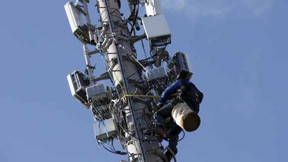 Die Swisscom muss tausende neue Antennen bauen.