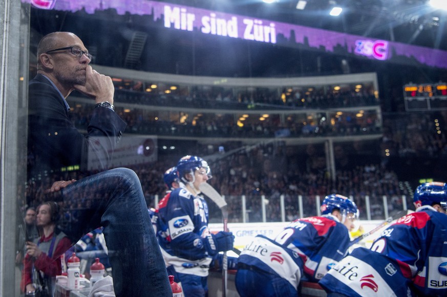 Zuerichs Trainer Hans Kossmann im vierten Eishockey Playoff-Halbfinalspiel der National League zwischen den ZSC Lions und dem SC Bern, am Montag, 2. April 2018, im Zuercher Hallenstadion. (KEYSTONE/Me ...