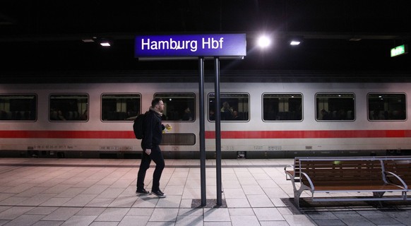 A Deutsche Bahn Intercity visits the German Locomotive Union a few hours before the start of the strike
