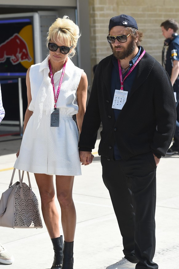 Formula One World Championship, WM, Weltmeisterschaft Rd17, United States Grand Prix, Qualifying, Austin, Texas, USA, Saturday 1 November 2014 Pamela Anderson (USA) Actress and husband Rick Salomon (U ...