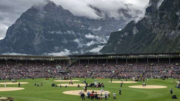 Uebersicht der Arena im ersten Gang, am Eidgenoessischen Schwing- und Aelplerfest 2025 Glarnerland (ESAF), am Samstag, 30. August 2025, in Mollis. (KEYSTONE/Gian Ehrenzeller)