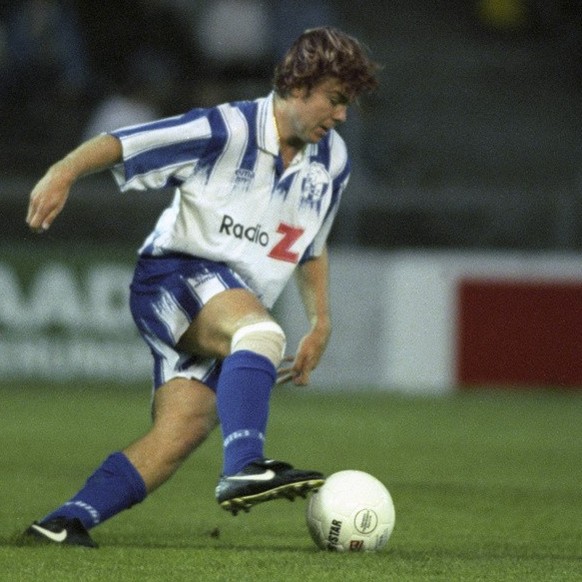 Der schwedische Nationalspieler Thomas Brolin, rechts, bei Leeds United in England unter Vertrag, spielt am 4. September 1996 als Ausleih-Spieler mit der Nummer Dreissig beim FC Zuerich im Nationallig ...