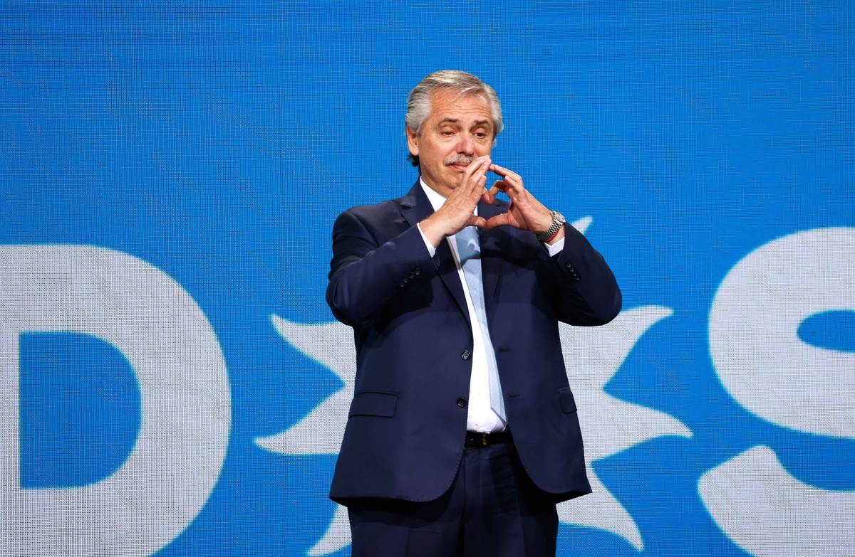 epa09582709 The President of Argentina, Alberto Fernandez, greets his supporters after learning the results of the elections, in Buenos Aires, Argentina, 14 November 2021. EPA/Juan Ignacio Roncoroni
