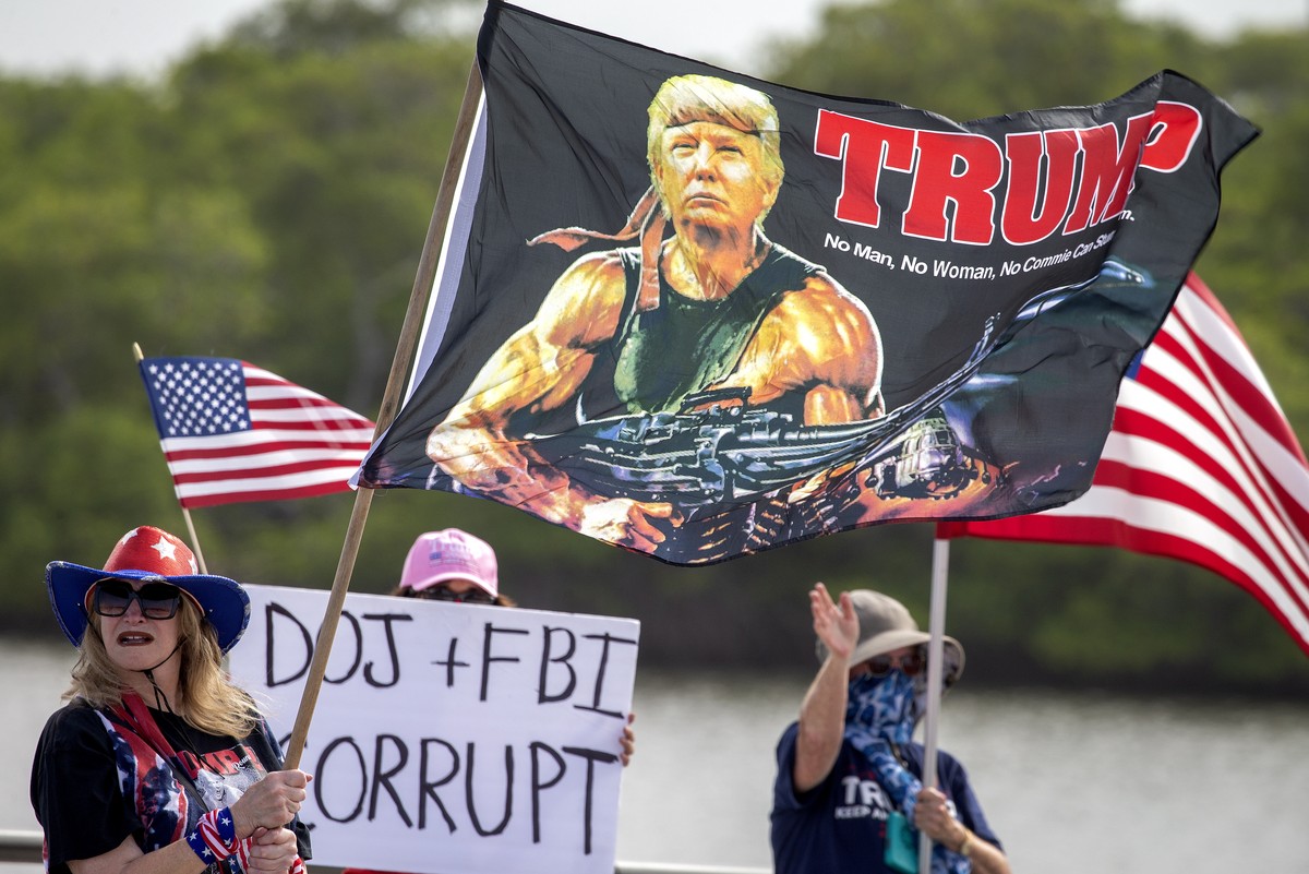 epa10113298 Supports of former President Donald Trump protest outside Trump?s Mar-a-Lago residence, amid reports of the FBI executing a search warrant as a part of a document investigation, in Palm Be ...