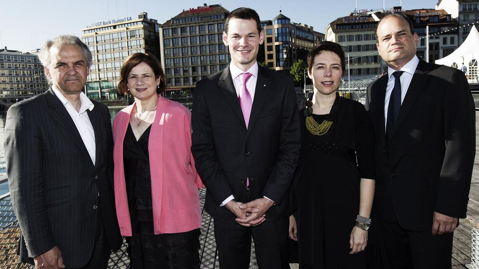 Les 5 membres du Conseil administratif de la Ville de Geneve de la legislature 2011-2015, de gauche a droite, Remy Pagani, Esther Alder, Pierre Maudet, Sandrine Salerno et Sami Kanaan, posent lors de  ...