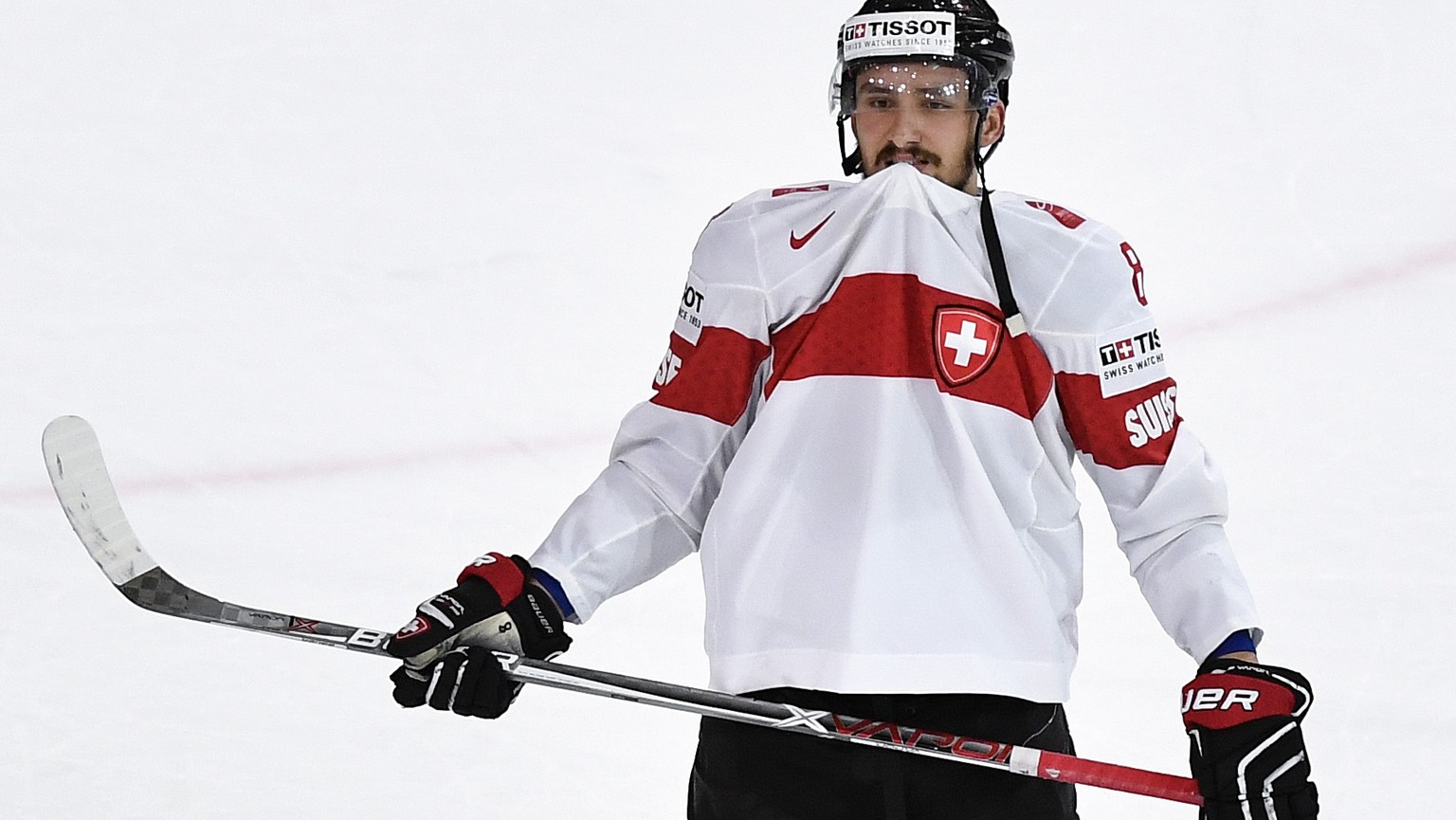 ARCHIVBILD - VINCENT PRAPLAN VERLAENGERT SEINEN VERTRAG MIT EHC KLOTEN UM EIN JAHR BIS ENDE SAISON 2018/19 - Switzerland&#039;s Vincent Praplan reacts after their Ice Hockey World Championship quarter ...