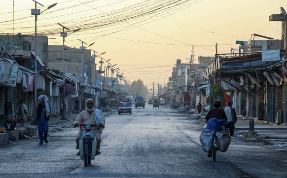 epa09408368 A view of a closed market in Kandahar, Afghanistan, 10 August 2021. The Taliban and Afghan forces, on 10 August, were involved in strong clashes in at least 11 of Afghanistan&#039;s 34 pro ...