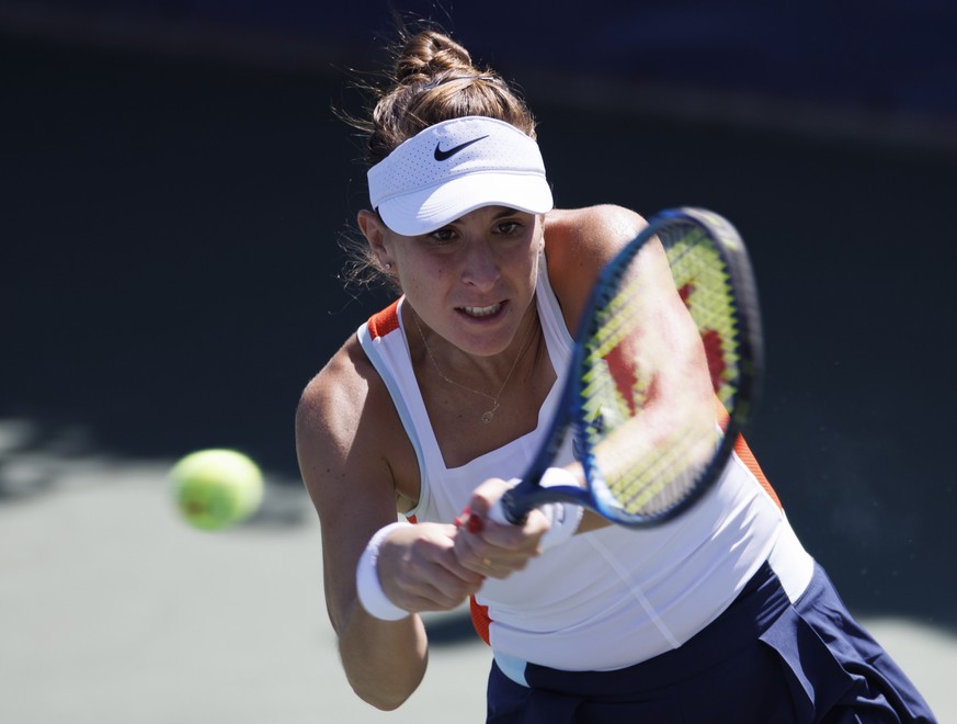 epa10152836 Belinda Bencic of Switzerland returns the ball to Sorana Cirstea of Romania in their second round match during the US Open Tennis Championships at the USTA National Tennis Center in in Flu ...