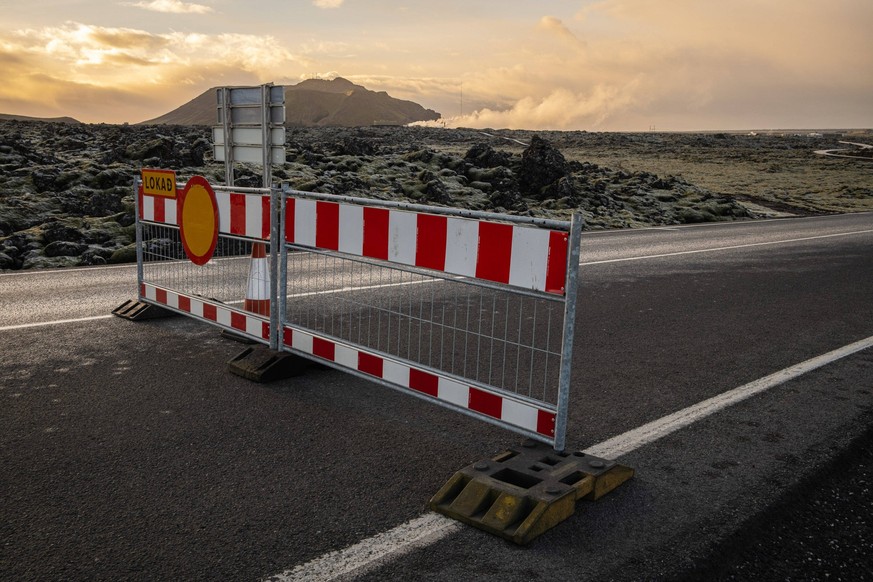November 10, 2023, Grindavik, Iceland: The access road to Blue Lagoon has been closed to avoid incidents in the area in the event of a possible volcanic eruption. Iceland is preparing for another volc ...