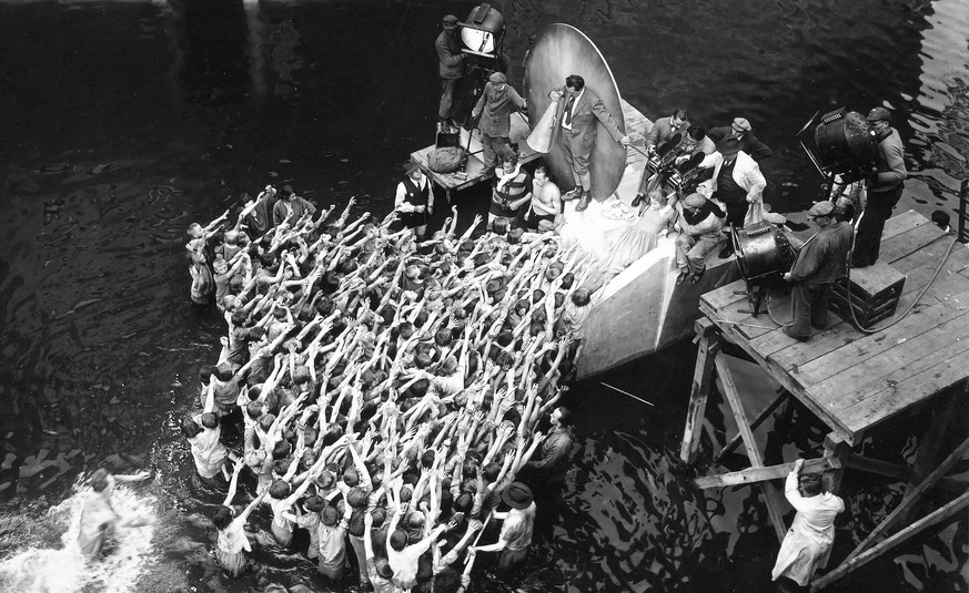 HORST VON HARBOU. On the movie set of Metropolis by Fritz Lang. Credit: Album / Fine Art Images