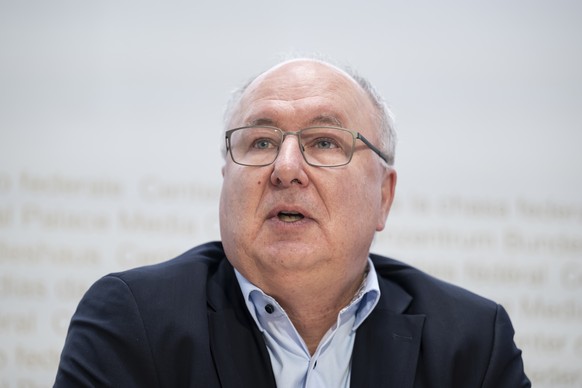 Pierre-Yves Maillard, Staenderat, SP-VD, und Praesident des SGB, spricht waehrend einer Medienkonferenz des Initiativkomitees fuer eine 13. AHV-Rente am Dienstag, 9. Januar 2024 in Bern. Am 3. Maerz w ...