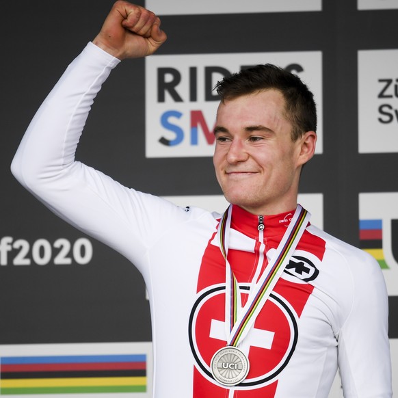 sports epa08184725 Silver medalist Kevin Kuhn of Switzerland reacts after the men's U23 UCI Cyclocross World-Championships in Duebendorf, Switzerland, 01 February 2020.  EPA/GIAN EHRENZELLER
