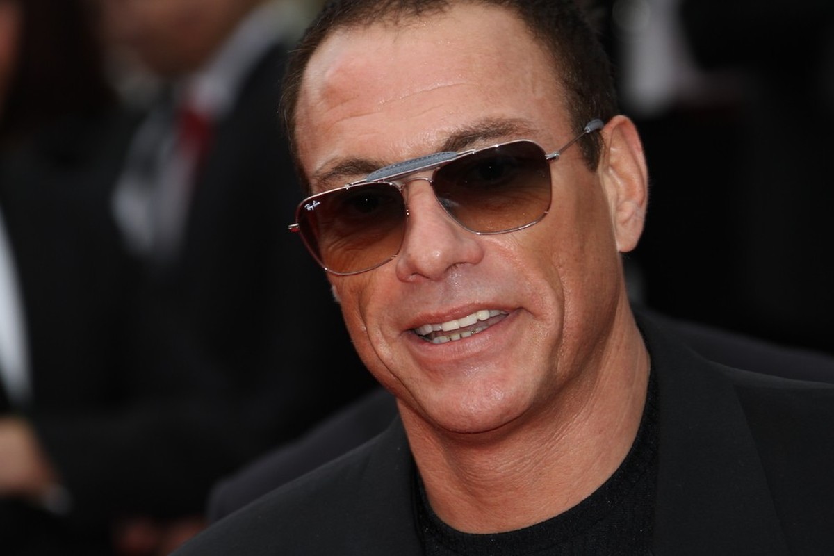 Des poursuites pénales auraient été engagées contre l’acteur Jean-Claude Van Damme en Roumanie. Selon le média local Antena 3, une chaîne affiliée à CNN, l’acteur de 64 ans est accusé d’avoir a eu sci ...