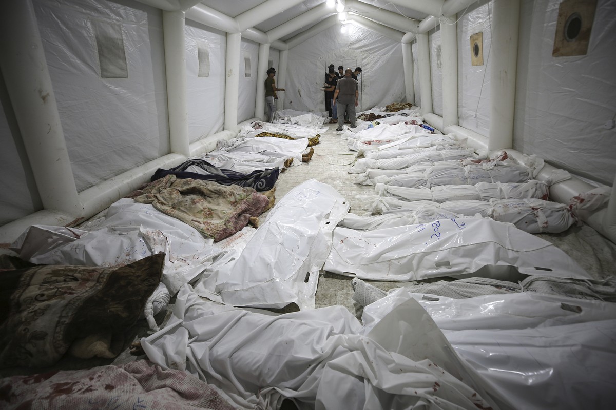 Les corps des victimes de l'explosion.