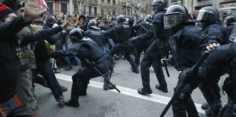 Tausende protestieren in Barcelona gegen Festnahme Puigdemonts – über 50 Verletzte