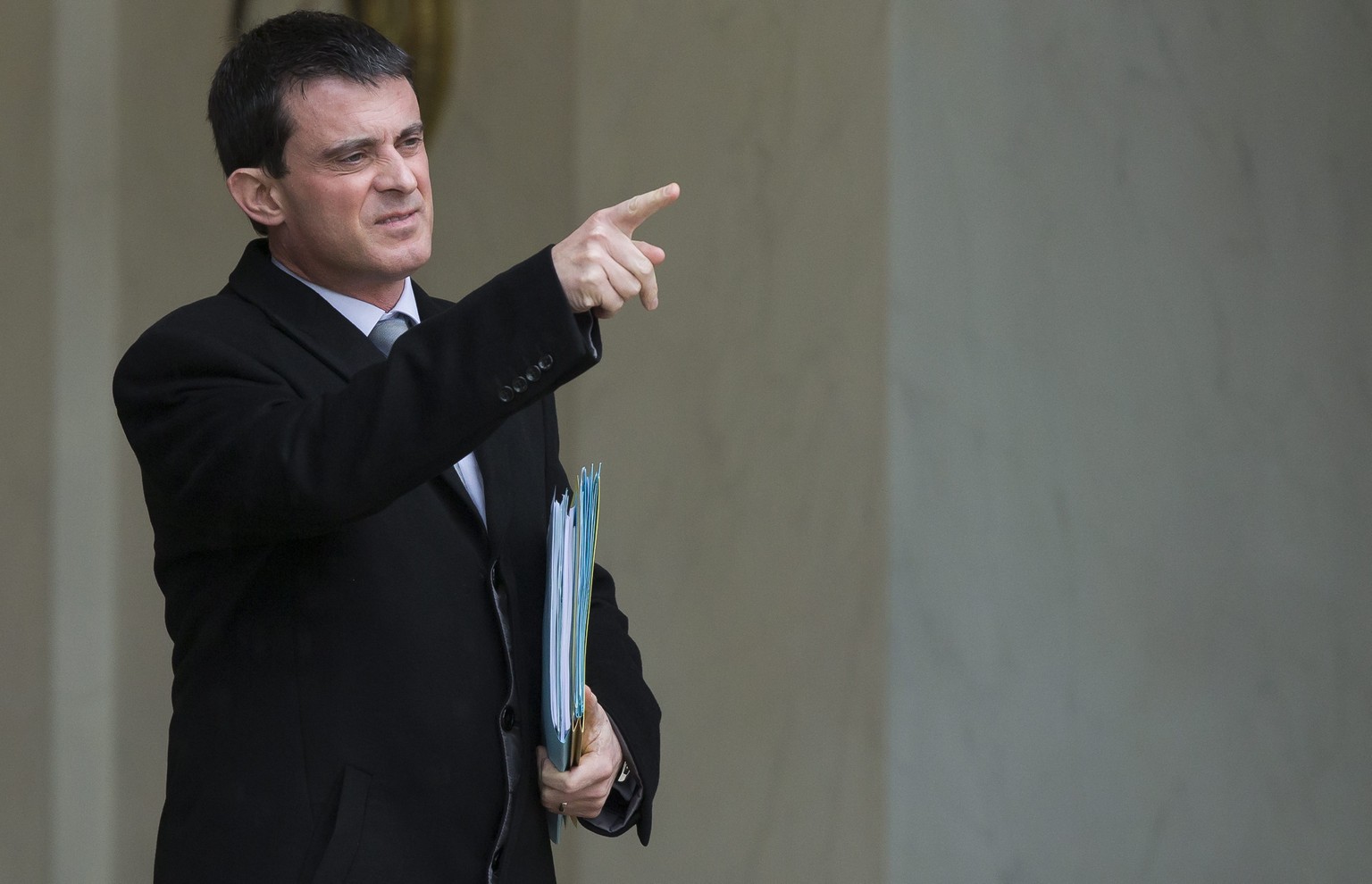 Der als führungsstark geltende Innenminister Manuel Valls soll als Regierungschef einen Neustart für Hollande schaffen.