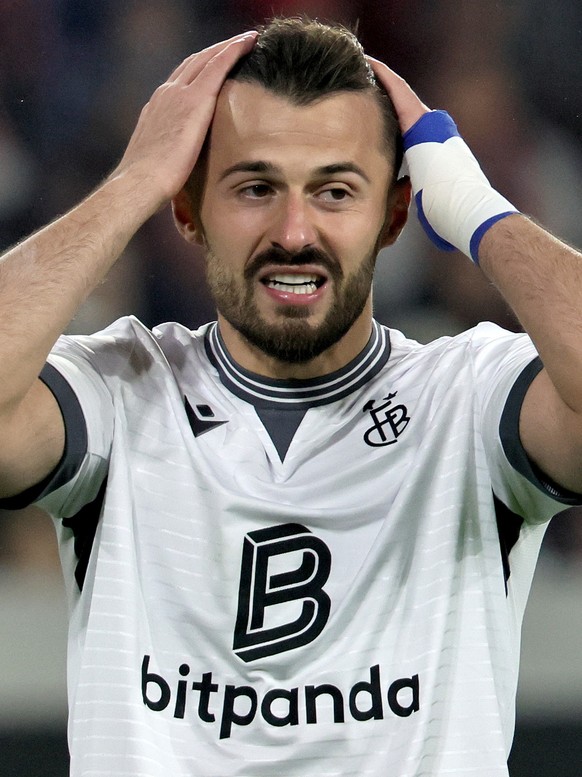 epa12403164 Albian Ajeti of Basel gestures during the UEFA Europa League league phase match between SC Freiburg and FC Basel, in Freiburg, Germany, 24 September 2025. EPA/RONALD WITTEK