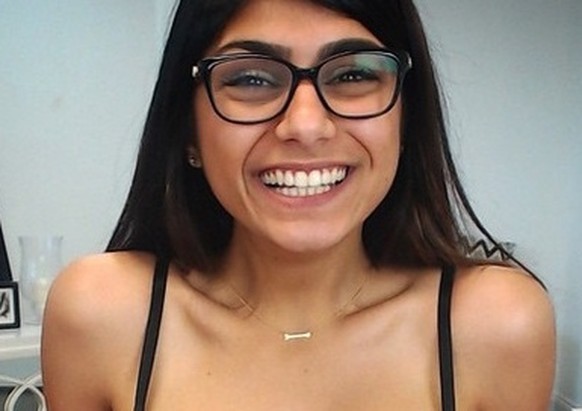 Der libanesische Pornostar Mia Khalifa antwortete auf Enthauptungs-Drohungen von radikalien Muslimen: «Schneidet mir ruhig den Kopf ab. Solange es nicht die Titten sind – die waren teuer.»