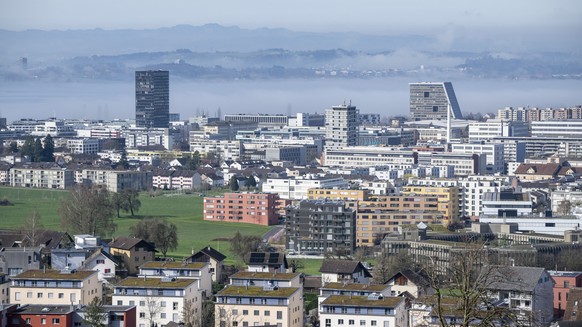 Ein Uebersicht ueber die Stadt Zug mit Wohnhaeusern und auch vielen Buerogebaeuden am Mittwoch, 20. Maerz 2024 in Zug. (KEYSTONE/Urs Flueeler).