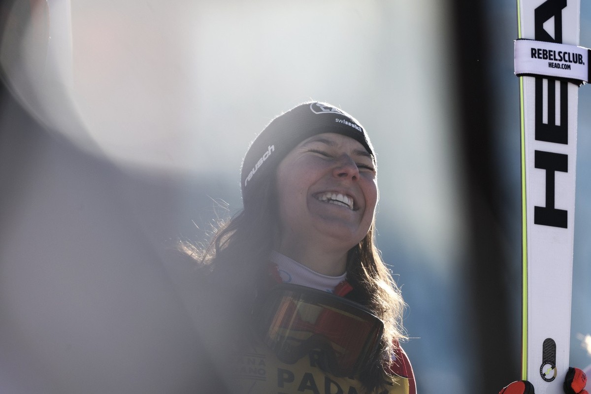 Switzerland's Wendy Holdener celebrates winning an alpine ski, women's World Cup slalom, in Sestriere, Italy, Sunday, Dec.11, 2022. (AP Photo/Gabriele Facciotti)
