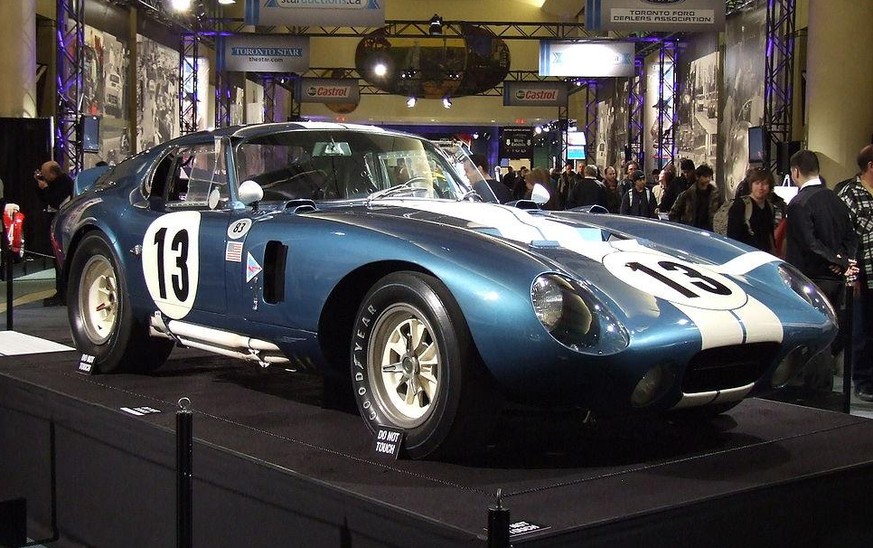 shelby daytona coupe 1965 rennwagen auto retro cobra le mans https://en.wikipedia.org/wiki/List_of_international_auto_racing_colours#/media/File:Shelby_Daytona,_1964.JPG