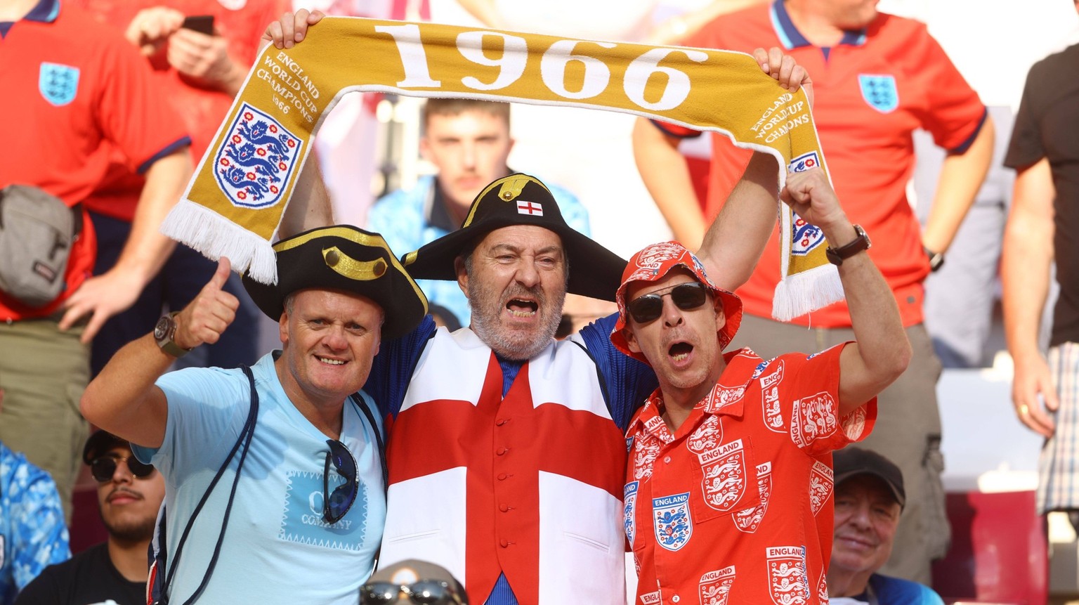 Mandatory Credit: Photo by Kieran McManus/Shutterstock 13626356ac England fans. England v Iran, FIFA World Cup, WM, Weltmeisterschaft, Fussball 2022, Group B, Football, Khalifa International Stadium,  ...