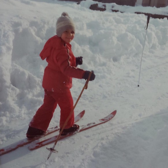 17 historische Bilder von Skigebieten, um in Erinnerung zu schwelgen\nIch als Knirps auf Holzski mit Kabelzugbindung und BambusstÃ¶cken... meine AnfÃ¤nge fanden im warsten Sinne des Wortes auf der &#0 ...