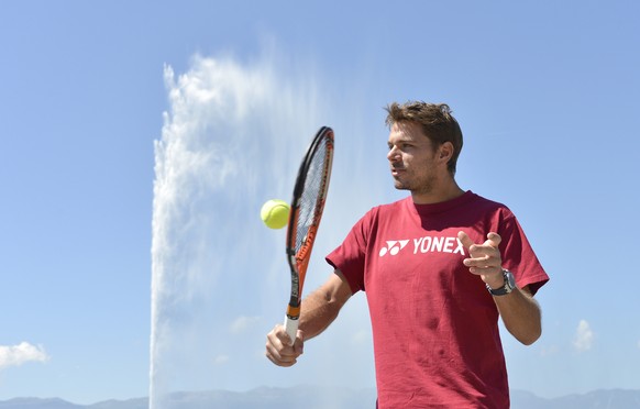 Stan Wawrinka kommt in Genf zu einem kraftsparenden Auftaktsieg über drei Sätze.