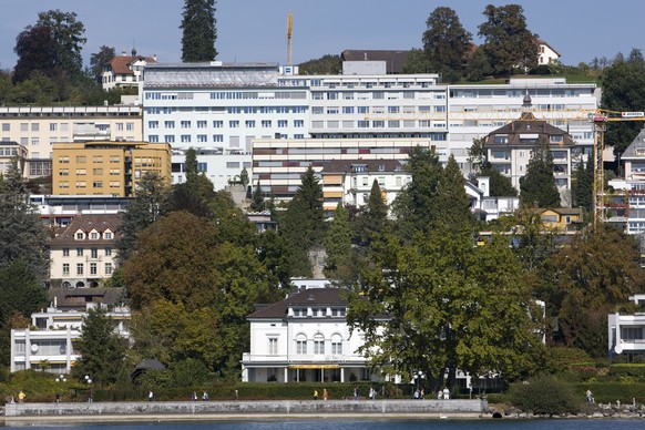 Klinik St.Anna. Hier wurde L. operiert.