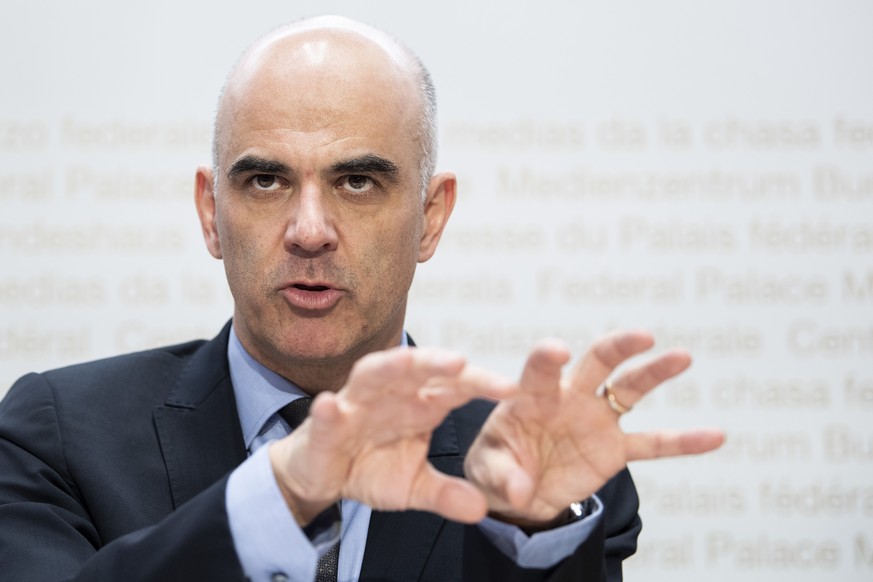 Bundesrat Alain Berset spricht an einer Medienkonferenz zur Reform der beruflichen Vorsorge BVG, am Freitag, 13. Dezember 2019, in Bern. (KEYSTONE/Peter Schneider)